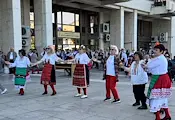 "Шарено хоро" се изви пред Община Русе