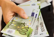 Атина слага таван на лихвите по потребителските заеми