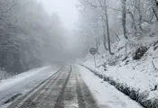 Сняг натрупа на прохода Шипка