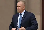 Берлин ще посрещне Румен Радев с военни почести