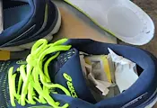Шофьор скри пачки с евро в маратонките си