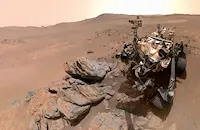 Марсоходът на НАСА прати уникално селфи от Червената планета
