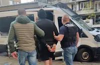 Петима младежи източиха 120 000 евро с фалшиви лични карти