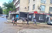 Пуснаха затворници да разчистват след пороя в Габрово