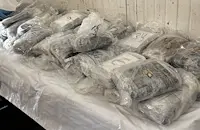 Намериха близо 50 килограма кокаин върху резервоар на ТИР