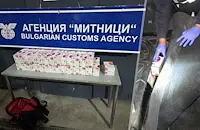 На Дунав мост откриха над 1000 кутии цигари в тайници на автомобили