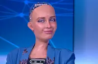 Роботът София критикува човешката жестокост в национален ефир
