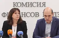 КФН търси картел при поскъпналите застраховки за мотори