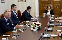 Румен Радев пропусна консултациите при Илияна Йотова