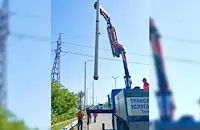 Премахнаха опасни 15-метрови стълбове по булевард „България“
