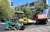 Асфалтират паркинга пред блок "Голям Богдан"
