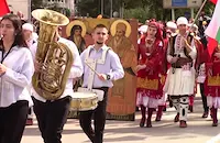 Ученици и учители изпълниха центъра на Разград