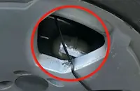 Мъж откри граната зад джантата на колата си