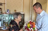 Пенчо Милков поздрави 102-годишната Дона Раднева за рождения ѝ ден