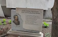 Монтираха паметния знак на Стоян Михайловски в Русе