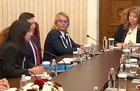 Илияна Йотова започна консултации с представителите на ДПС