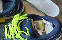 Шофьор скри пачки с евро в маратонките си