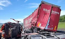 Мъж пострада при тежка катастрофа между два ТИР-а край Скравена