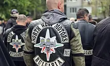 Шествие на мотористи блокира Дунав мост