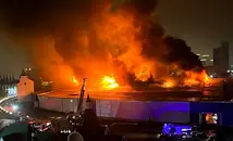 Огромен пожар погълна туристическия "Кремъл" в Москва