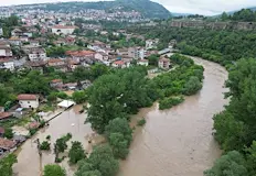 Спад на водите на река Янтра с цял метър отчитат