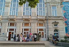 Музикалният спектакъл събра поколения в навечерието на празникаЕмблематични хитове от