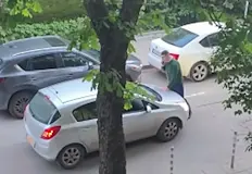 34 годишн мъж е подпрял с колата си депутата34 годишен мъж е