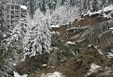 Бедственото положение в Пампорово остава в силаОгромна земна маса се
