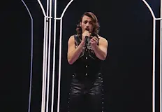 Певецът AIDAN записа Bella с 40 родни музикантиСимфоничният оркестър на