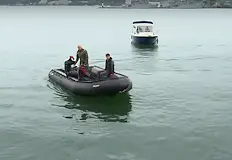 Десетки доброволци и водолази чистиха акваторията около Морска гара Десетки доброволци