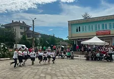 Осветената храна бе раздадена за здраве в Деня на слизането