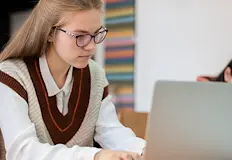 Техническите проблеми в платформата на МОН предизвикаха остра реакция в