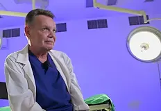 Тежко заболяване уврежда ръцете на хирурга с 40 годишен стаж д р