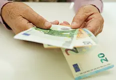 Пенсионерите от Русе пресмятат новите плащанияПредстоящото увеличение на пенсиите от