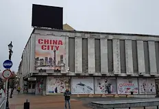 Двуетажният търговски обект сменя изцяло своя обликПолският моден гигант Sinsay