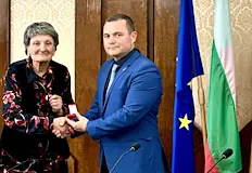 Кметът отличи дългогодишния концертмайстор на Русенската операОт Община Русе съобщават