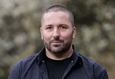 Бизнесменът опроверга слуховете за подарен луксозен автомобилБащата на загиналата в