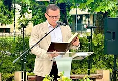 Събитието се провежда в знак на почит към делото на