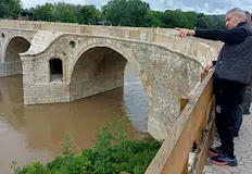 Доброволци следят денонощно критичните участъци на река ЯнтраДоброволното формирование в
