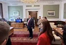 Бившият кабинет на Тодор Живков става библиотека за депутатитеПарламентарното мнозинство