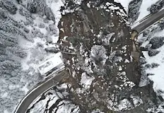 Тонове пръст отнесоха десетки метри от платното очакват геолози на