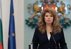 Президентът поиска смели политици и достойни доходиПрезидентът на България Илияна