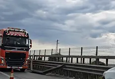 Трафикът към Варна се осъществява само в изпреварващата лентаВременно е