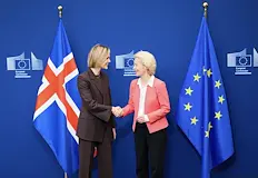 Рейкявик отваря отново преговорите с БрюкселИсландският парламент прие официално решение