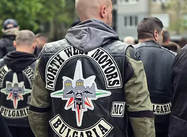 Шествие на мотористи блокира Дунав мост
