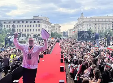 Хиляди очакват Дара на живо в центъра на София