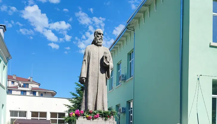 Учениците и преподавателите се завръщат в модернизираната сграда през новата учебна година