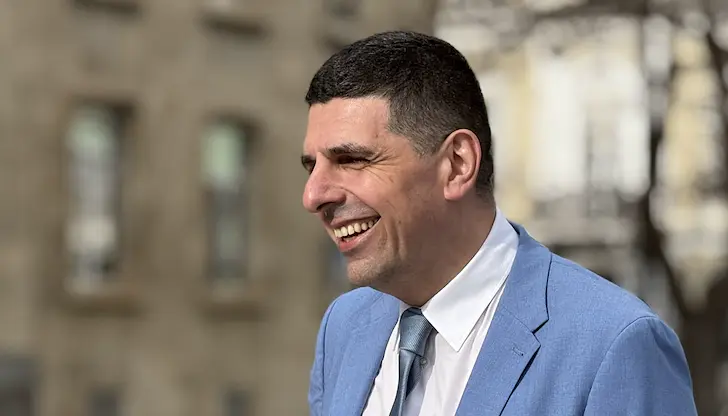 Скандалът е пламнал след забележка за неправилно спряна кола Скандалът е пламнал след забележка за неправилно спряна кола