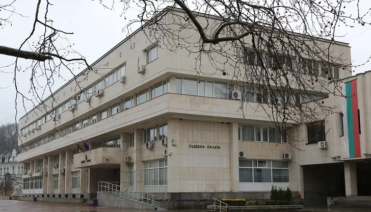 51-годишният мъж е задържан при спецакция в село Златна Панега 51-годишният мъж е задържан при спецакция в село Златна Панега