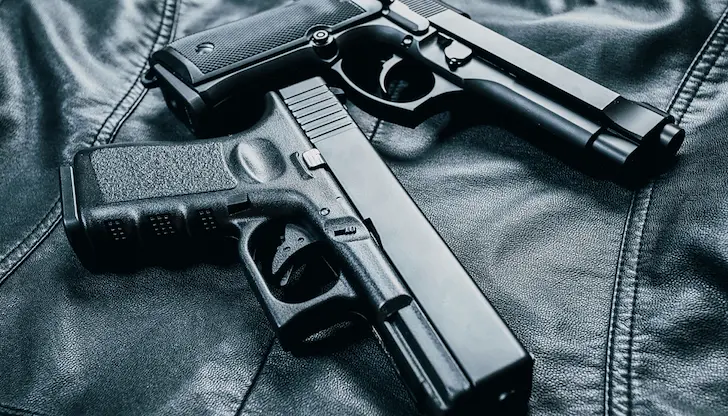 Иззеха 25 пистолета от турски трафиканти Иззеха 25 пистолета от турски трафиканти